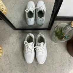 Hvide kondisko med svangstøtte