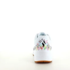 Hvide Skechers sko med flotte hjertedetaljer