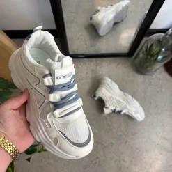 Hvide sportssko med ekstra hælstøddæmpning