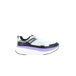 Hvide, stødabsorberende sko i åndbart mesh.