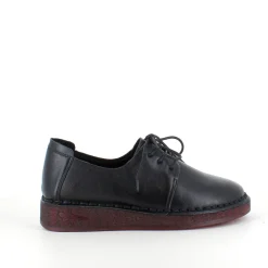 Klassisk sort snøresko i glat skind med udtagelig indersål & fleksibel gummisål