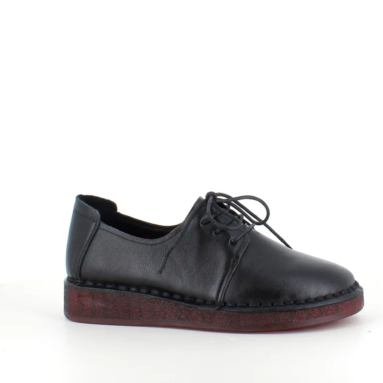 Klassisk sort snøresko i glat skind med udtagelig indersål & fleksibel gummisål