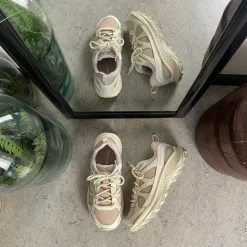 Komfortabel og robust Merrell vandresko i beige