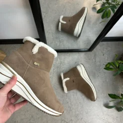 Kort brun Remontestøvle med uldfoer og god bredde