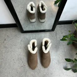 Kort brun Remontestøvle med uldfoer og god bredde