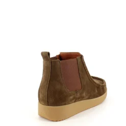 Kort støvle fra Nature i blødt brunt ruskind.