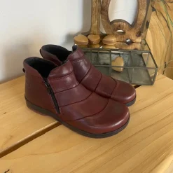 Kort støvle i bordeaux skind fra Green Comfort