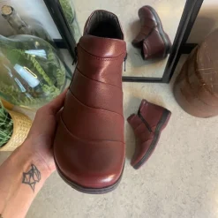 Kort støvle i bordeaux skind fra Green Comfort