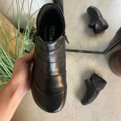 Kort støvle i sort skind fra Green Comfort