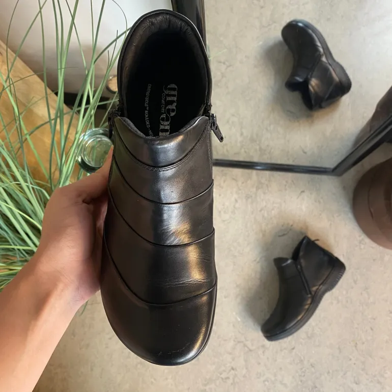 Kort støvle i sort skind fra Green Comfort