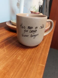 Lad os få en kop kaffe .. bestem selv teksten