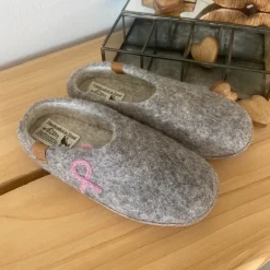 Lav Green Comfort uld hjemmesko med Støt Brysterne logo