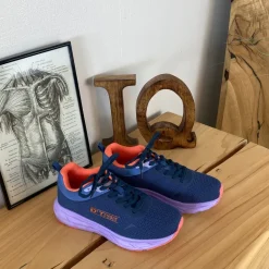 Lette sko i navy med stødabsorberende sål