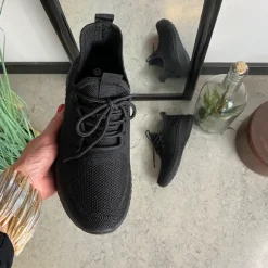 Letvægts sort slip-on sko