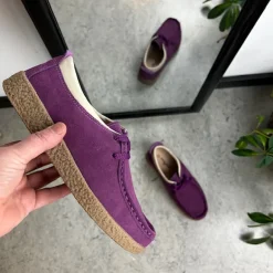 Lilla ruskindssko med rågummisål