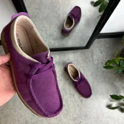 Lilla ruskindssko med rågummisål