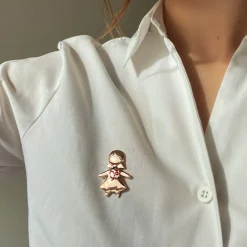 Lille rose gold sundhedspersonale pin med rødt stetoskop