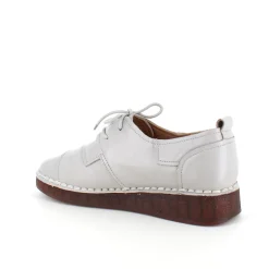 Lys beige skind snøresko med god stødabsorbering