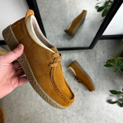 Lys brun ruskindssko med rågummisål