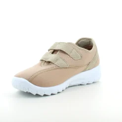 Lys fleksibel sko med skridhæmmende såler