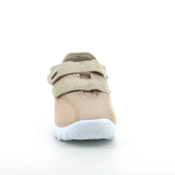 Lys fleksibel sko med skridhæmmende såler