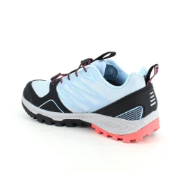 Lyseblå løbesko fra CMP med pink og sorte detaljer