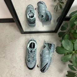 Lyseblå vandtæt vandresko