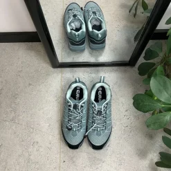 Lyseblå vandtæt vandresko