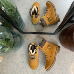 Lysebrun damestøvle med snørebånd, lynlås og varmt for – dekorativ spænde og TPR-sål