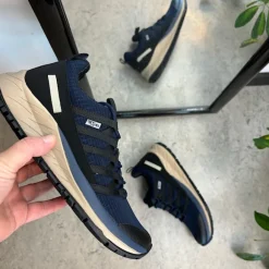 Mørkeblå vandtæt sko fra Green Comfort med masser af svangstøtte