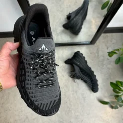 Mørkegrå slip ons fra Whistler med god bredde