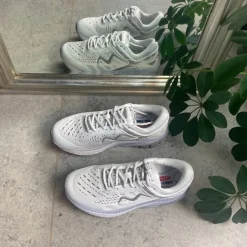 MTR1500 løbe og gå sko i hvid fra MBT