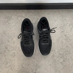 MTR sko i sort fra MBT