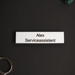 Navneskilt til kitlen - firkantet med nål