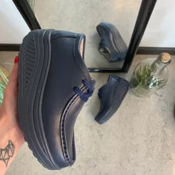 Navy skindsko med gængesål og svangstøtte