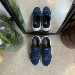 Navy Slip-ins fra Skechers med snørre og Max Cushion bund