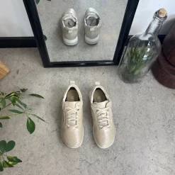 Åndbar beige sneakers fra Green Comfort