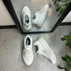 Åndbar hvid MaxCushioning sko fra Skechers