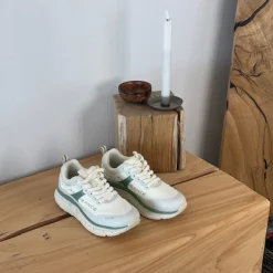 Åndbare Endurance Comfortfit sneakers med grønne detaljer