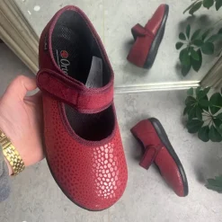 Rød ballerina med velcro og god plads