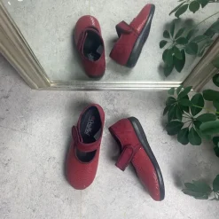 Rød ballerina med velcro og god plads