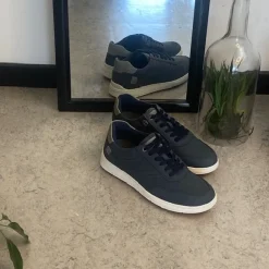 Relife sporty arbejdssko i navy med Soft Reflex-system – let komfort til lange dage på fødderne