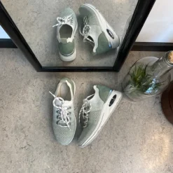 Remonte slip-on sneakers med god svangstøtte.