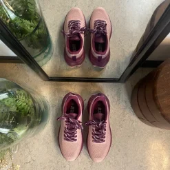 Rosa komfortsko med stødabsorberende sål