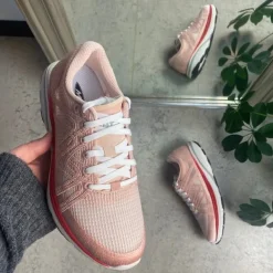 Rosa letvægts sko fra MBT