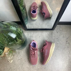 Rosa letvægtssko med stødabsorberende sål