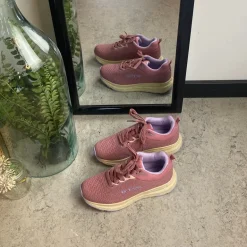 Rosa letvægtssko med stødabsorberende sål