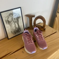 Rosa letvægtssko med stødabsorberende sål