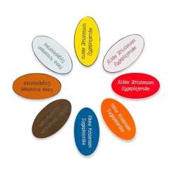 Rundt navneskilt med nål