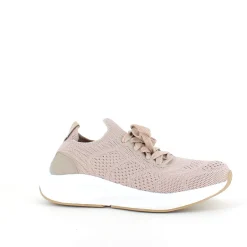 Sandfarvet åndbar slip on sko fra Endurance